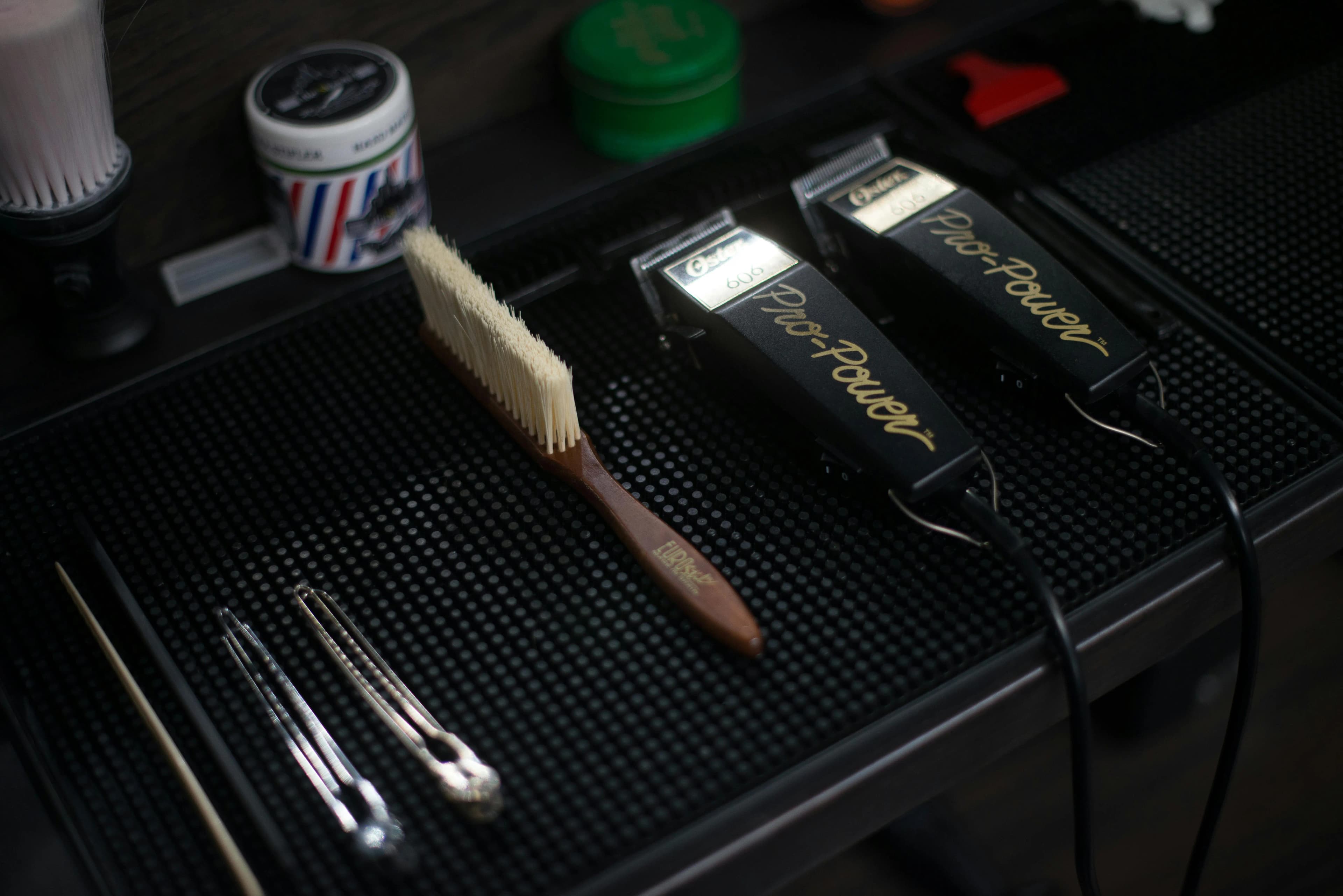 Herramientas de trabajo en Razor Barbería